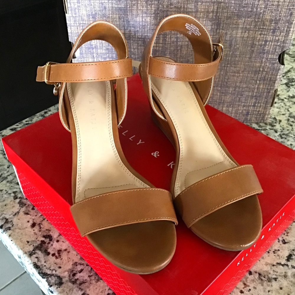 Kelly and Katie Elendra Sandal Cognac Color 7.5